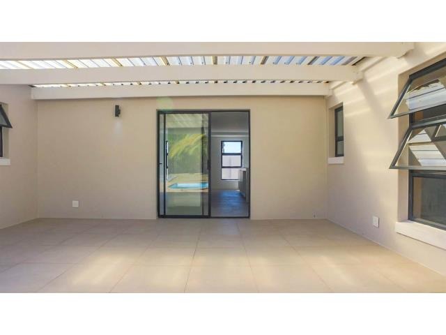 To Let 4 Bedroom Property for Rent in Blouberg Sands Western Cape